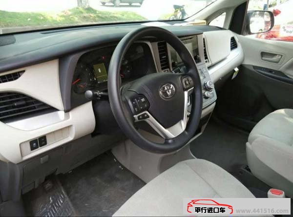 2015款丰田塞纳3.5L两驱版 自贸区现车38.3万起