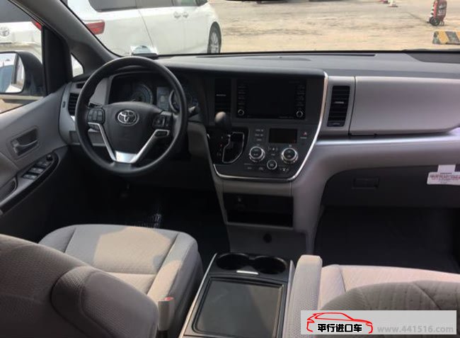2018款丰田塞纳3.5L加规版 经典商务车全新升级