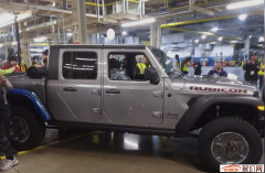 Jeep 全新皮卡Gladiator海外工厂下线 有望今年第二季度上市
