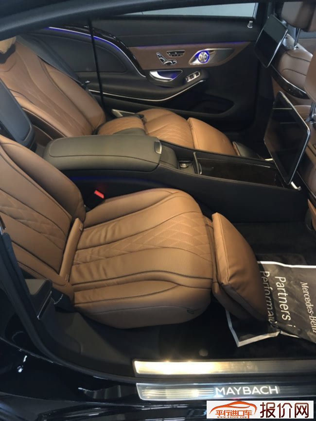 2019款奔驰迈S560加规版 4座小桌板四座现车258万