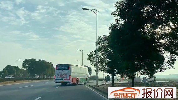 直击上海特斯拉复工首日：单人座大巴运送员工入厂