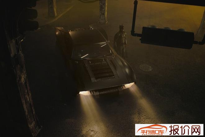 《蝙蝠侠》系列电影新蝙蝠车图片首曝 中置引擎/肌肉感十足