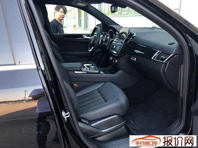 2019款奔驰GLS450AMG加规版 3.0T现车震撼呈现