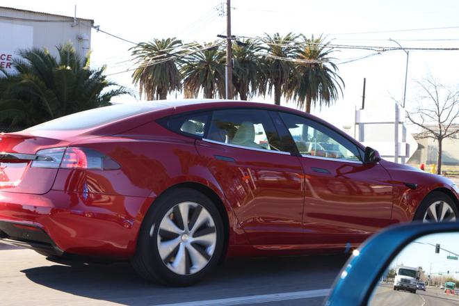 特斯拉更新版Model S现身工厂预计将很快开始交付