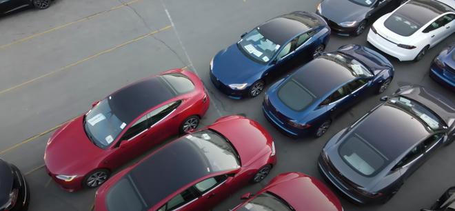特斯拉Model S Plaid将推7座版新车型 采用后备箱下方安装的折叠椅