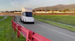 特斯拉发布Semi原型车轨道测试视频，0-60英里加速时间不足5秒