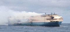 载有数千辆大众汽车的货船仍在海面燃烧，电动车长途海运安全性遭质疑