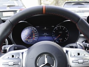 奔驰C级AMG热销中 售价64.74万元起