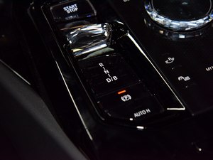 宝马i5(进口)正价销售63.99万起 可试驾