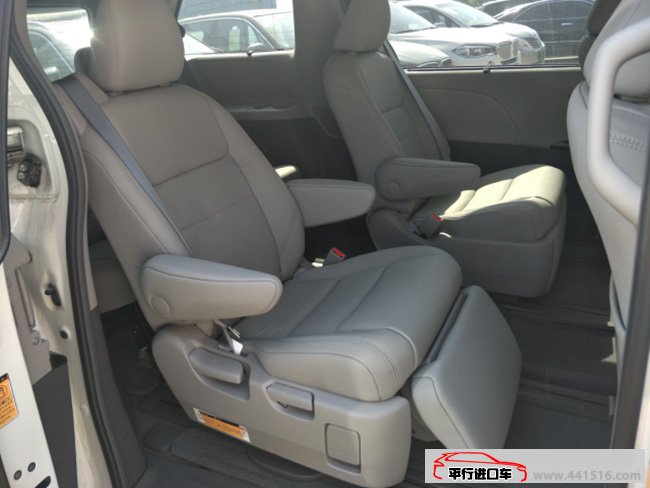 2017款丰田塞纳3.5L两驱版 天窗/18轮/真皮座椅现车47万